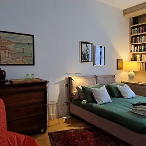 Couette-café Casa Mari - Free Secure Parking, Breakfast, Private Bathroom, Wifi, Garden, Aircon, 5 Min Walk To Metro And Train Station, Milan